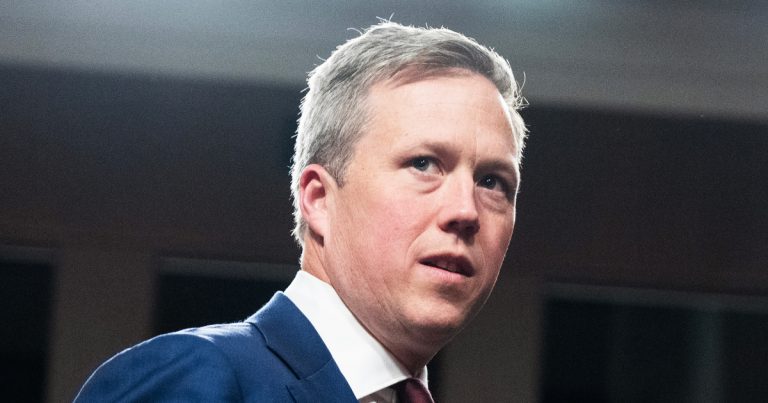 U.S. Army Secretary Warned Ukraine of Imminent Defeat